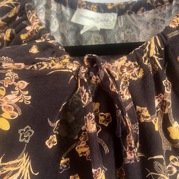 Treasure and Bond tie front top floral - Picture 5 of 7